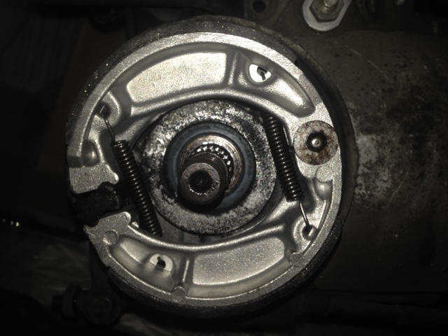 AF35 ライブディオ ブレーキ固着 リアブレーキシュー交換