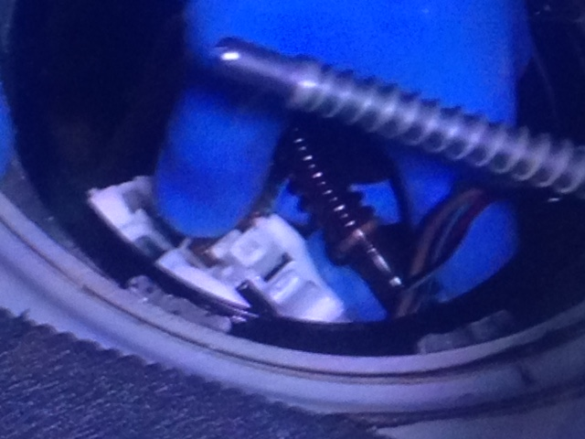 エンジン掛からない セルは回るけど 外車クライスラー