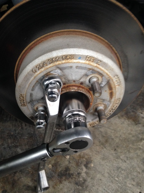 外車 パーキングブレーキ交換 方法