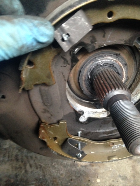 外車 パーキングブレーキ交換 方法