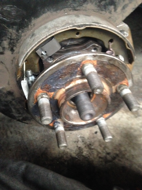 外車 パーキングブレーキ交換 方法