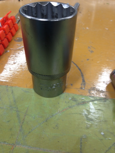 外車 パーキングブレーキ交換 方法